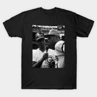 Ernie Banks interviewing Roberto Clementè halftone T-Shirt